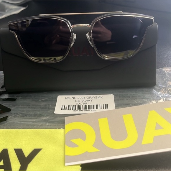 NWT Quay “GET AWAY” gry/smoke Unisex Sunglasses - Picture 1 of 7